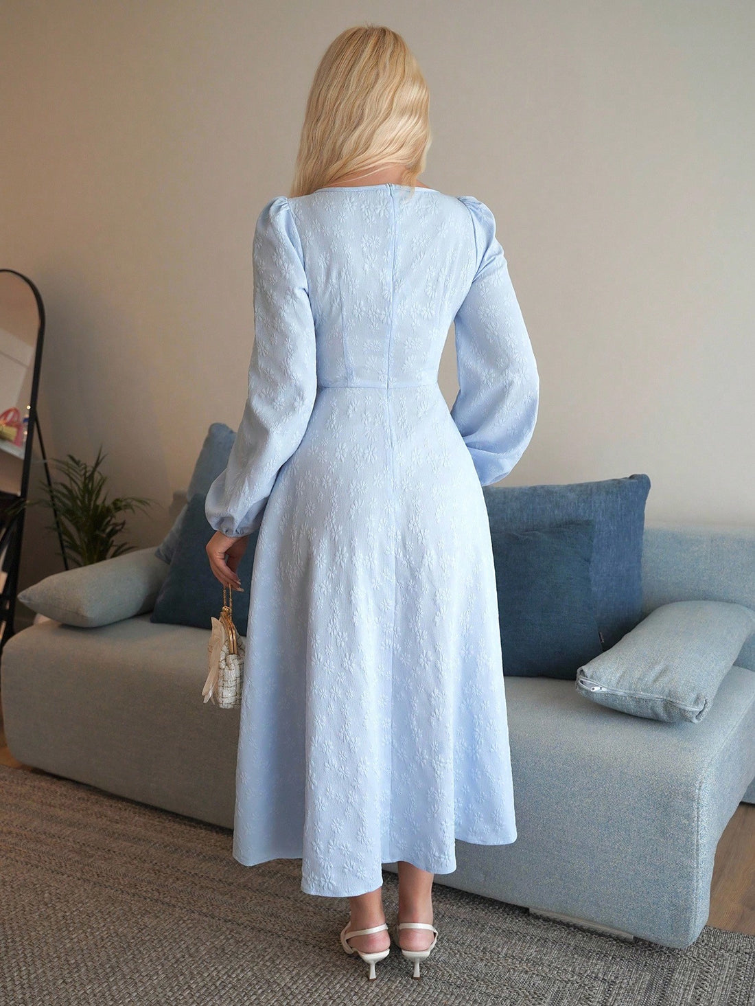 Step into charm with this Elegant Blue Daisy Textured Dress! Featuring a playful square collar and a sweet bow detail, it brings a fresh, lively vibe to your wardrobe. The delicate daisy texture adds a touch of whimsy, making it your go-to for everything from garden parties to casual brunches. Light, bright, and effortlessly stylish—this dress is ready to turn heads and brighten any occasion.