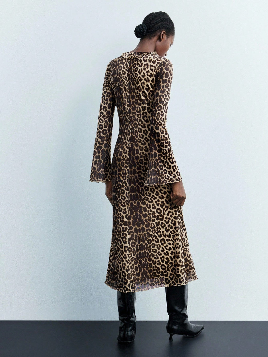 Step out in style with this Chic Leopard Print Flare Sleeve Dress, designed to turn heads on your fall commute. Its playful flare sleeves add a touch of fun, while the bold leopard print keeps your look fierce and fresh. Perfect for transitioning from work to weekend, this dress blends comfort and confidence effortlessly.