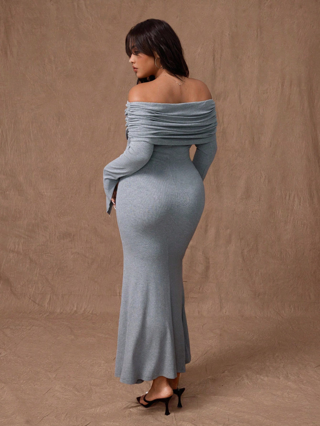 Make a statement this season in our One-Shoulder Ruched Plus Size Midi Dress—where elegance meets edge. The flattering ruched detailing hugs your curves in all the right ways, while the cinched waist creates a stunning silhouette. Crafted from quality polyester, this solid-colored stunner features a chic one-shoulder neckline that's perfect for fall parties and special occasions. Midi length keeps things sophisticated without sacrificing that show-stopping bodycon vibe. Dress it up with heels and confidence