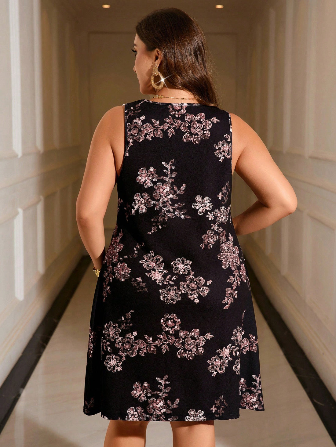 Step into the spotlight with this Elegant Plus Size Asymmetric Floral Dress, designed to dazzle at every party. The bold black and white floral pattern brings a chic contrast, while the asymmetric straps add a fresh, unexpected twist. Tailored to flatter your curves gracefully, this dress combines comfort with standout style—perfect for turning heads and celebrating your unique charm. Let your confidence blossom in this playful, eye-catching piece!