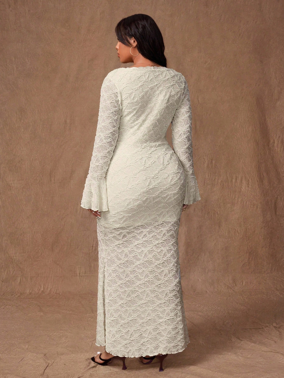 Embrace your curves in this stunning mermaid dress that's equal parts glamorous and cozy! Featuring delicate lace patchwork details against a solid backdrop, flared sleeves add movement and drama while the ruffled hem keeps things playfully elegant. Perfect for autumn and winter occasions, this plus-size beauty flatters your silhouette with its flowing mermaid cut. Whether you're heading to a special event or turning heads at a night out, this dress proves that sophisticated style has no size limit. Slip in