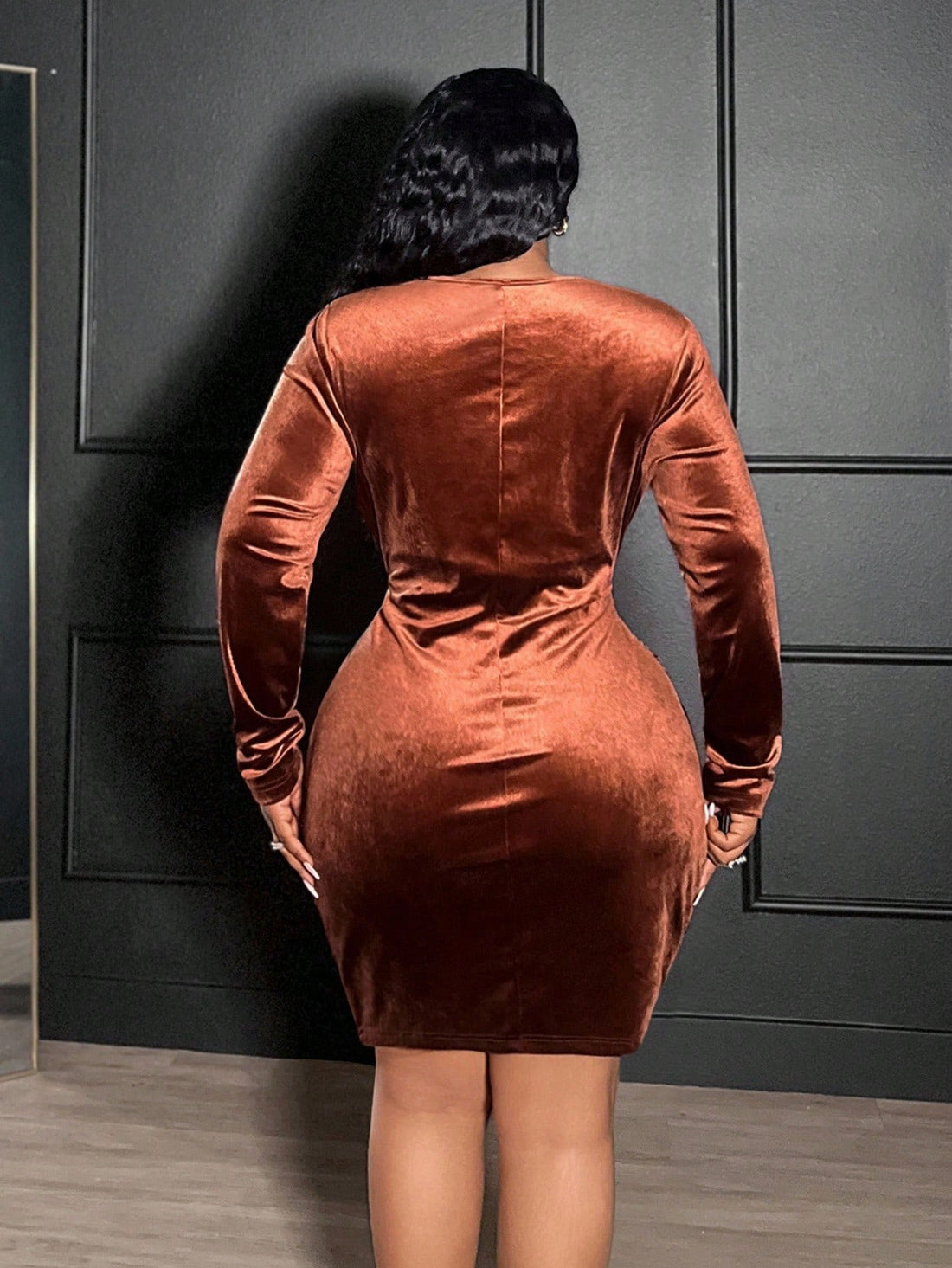 Step out in style with this chic plus-size brown mini dress, inspired by Y2K vibes perfect for autumn and winter. Its cozy fabric keeps you warm, while the flattering cut highlights your curves effortlessly. Whether you're headed for a flirty date night or a cozy family gathering, this dress adds a playful touch to your seasonal wardrobe. Embrace comfort and confidence with a look that’s as fun as it is fashionable.