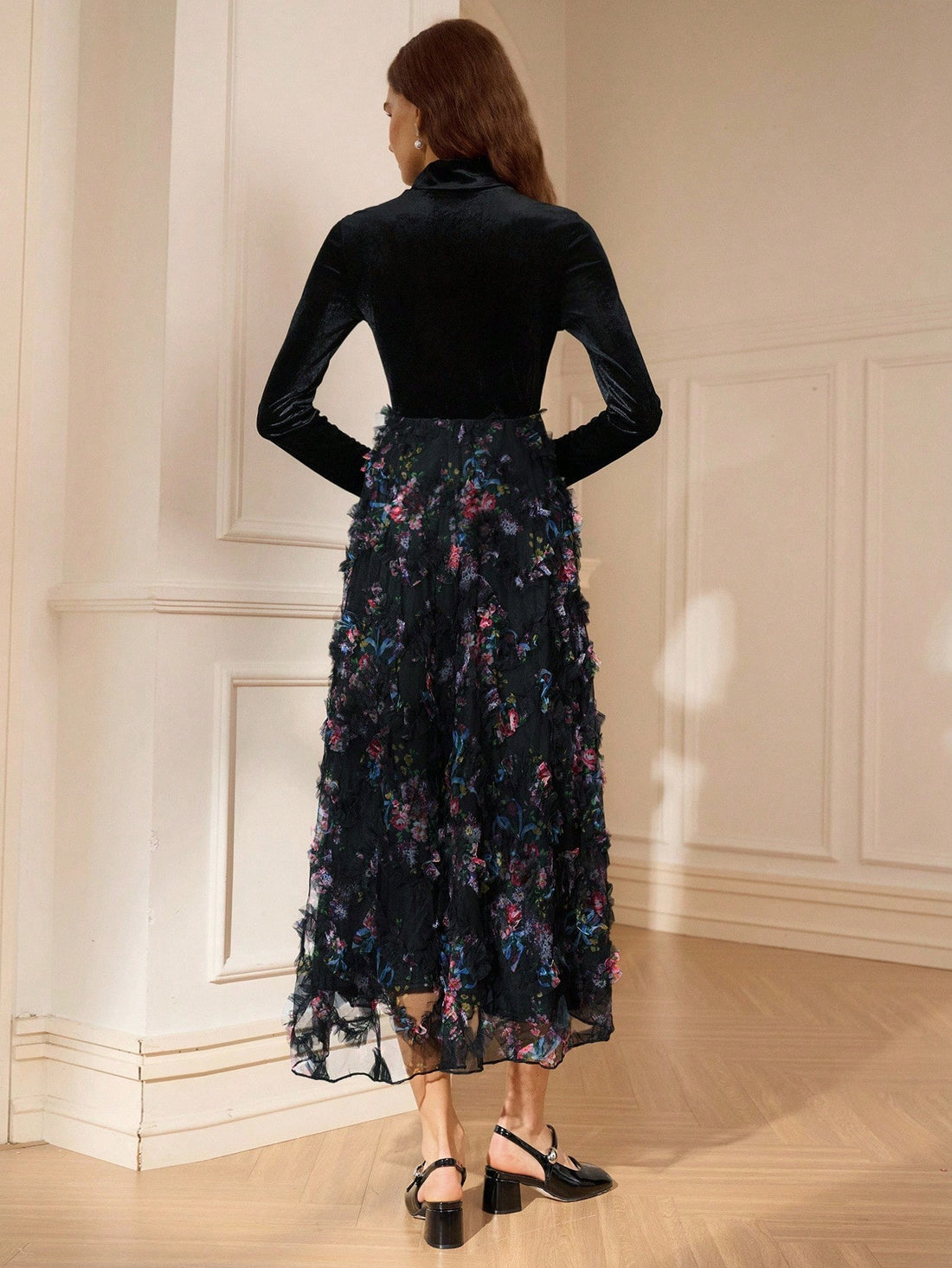 Step into cozy elegance with our Chic Velvet Ditsy Floral Long Dress, perfect for autumn and winter charm. The soft velvet fabric wraps you in warmth, while the delicate ditsy floral pattern adds a playful touch to your seasonal wardrobe. Whether you’re sipping hot cider or dancing through crisp leaves, this long dress moves gracefully with you, bringing comfort and style to every occasion. Embrace the season with a look that’s as delightful as a brisk fall breeze!