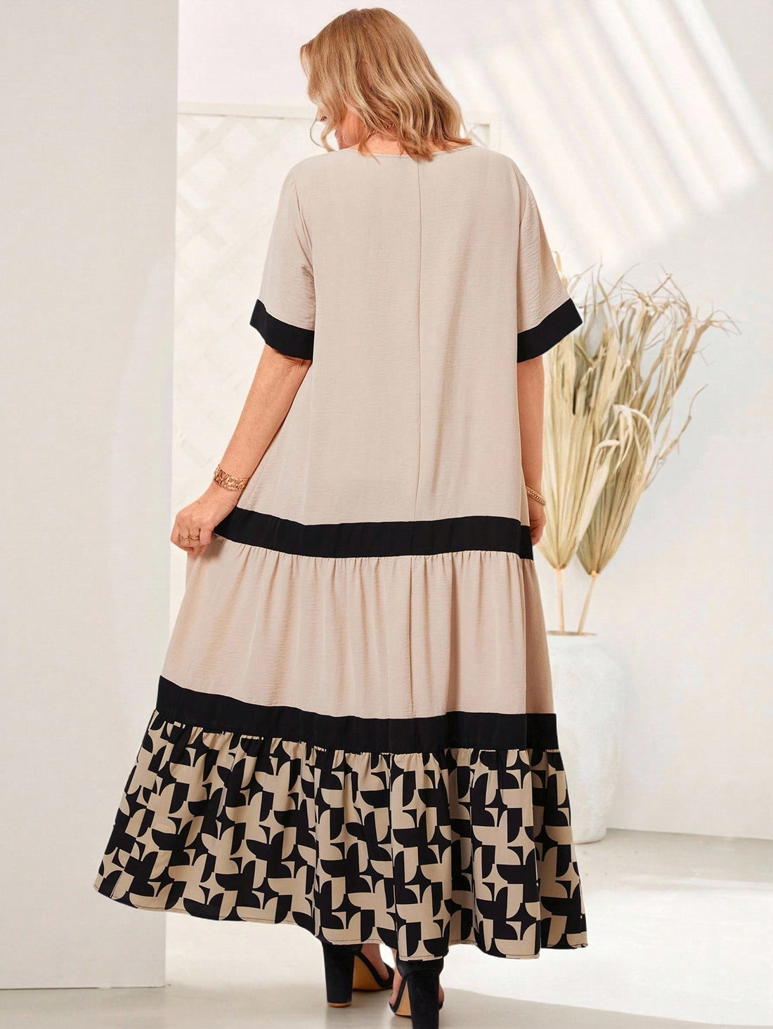 Step out in style and comfort with this Elegant Plus Size Color Block Dress, designed to brighten your casual days. Its flattering color blocks add a fun twist, while the comfy fit keeps you feeling relaxed all day. Whether you're celebrating Mother's Day or just enjoying everyday moments, this dress brings a playful pop to your wardrobe.