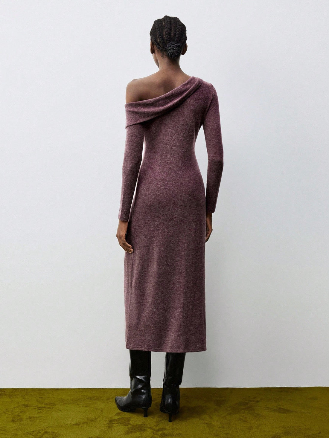 Step into the spotlight with this playful wine red knitted dress featuring a chic asymmetrical hem. Cozy yet stylish, it’s the perfect pick for turning heads at work, parties, or those special fall and winter celebrations. Feel comfortable, look fabulous, and let every occasion be your runway!