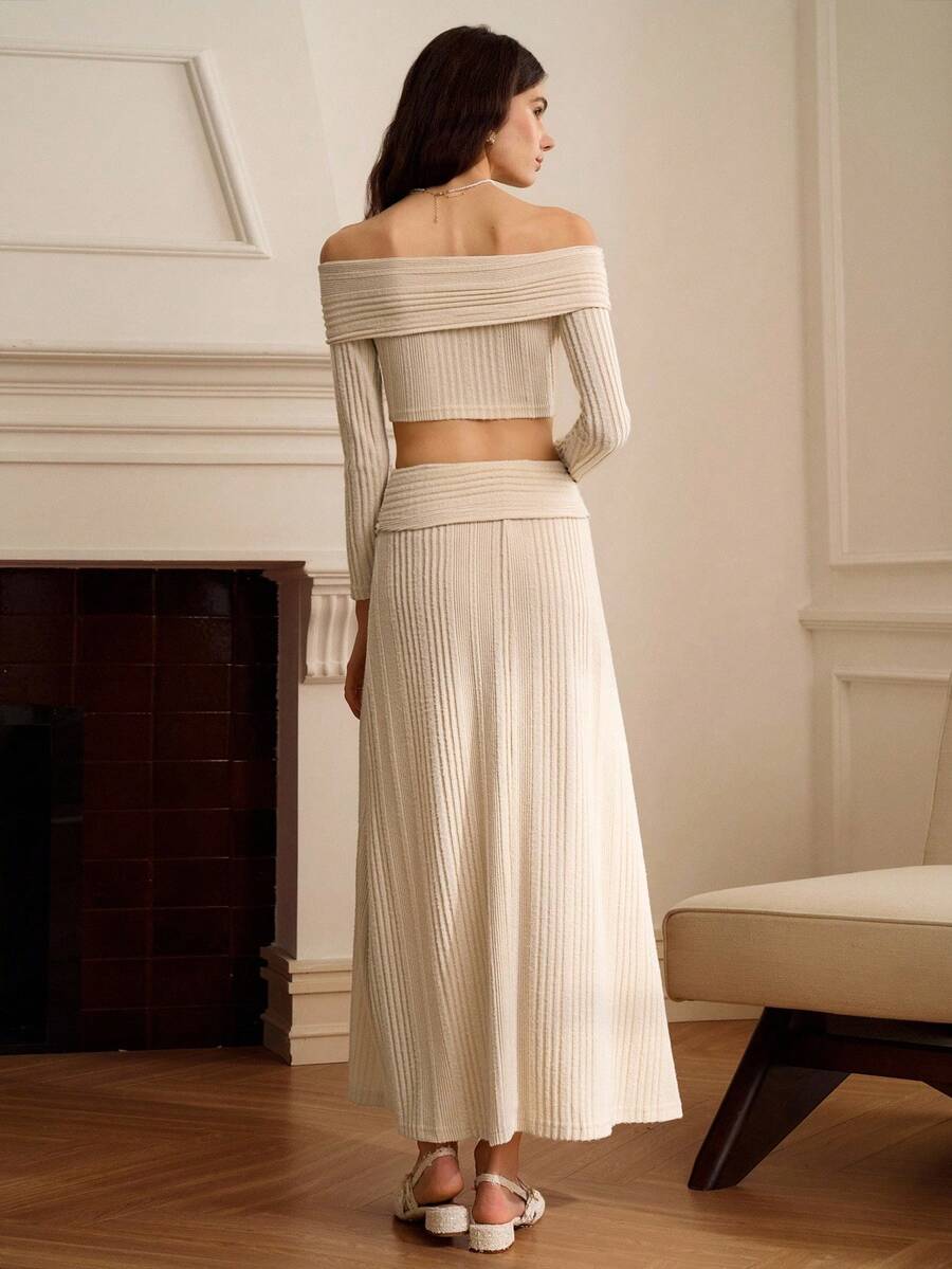 Elevate your festival wardrobe with this stunning boho two-piece set. The off-shoulder crop top features a rib-knit texture and three-quarter sleeves, while the flowing maxi skirt provides elegant coverage. Crafted from a comfortable polyester-elastane blend with medium stretch, this black ensemble transitions seamlessly from spring celebrations to evening events. Perfect for Eid gatherings, music festivals, or any occasion calling for modest, sophisticated style. Machine washable for easy care.