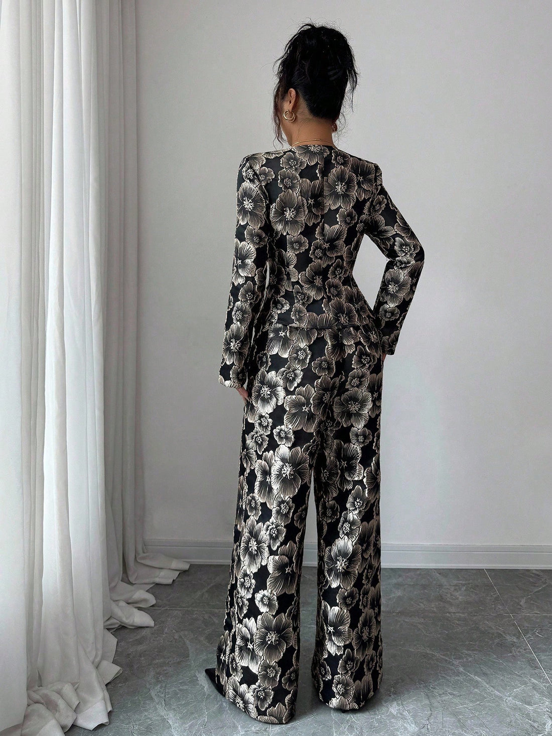 Step into timeless sophistication with this charming vintage-inspired set! The blouse features an elegant French collar and lustrous pearl buttons that catch the light beautifully, while the straight-leg pants offer a flattering, classic silhouette. Perfect for elevating your everyday style or creating an effortlessly chic look for special occasions. This dynamic duo brings together refined details and comfortable wear—because looking fabulous shouldn't feel like a chore. Mix, match, or wear together for en