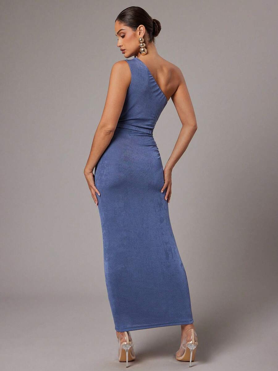 Turn heads effortlessly in this chic minimalist one-shoulder dress, where sleek pleats meet striking metal accents. Designed for the elegant woman who loves a playful twist, this dress blends sophistication with a modern edge—perfect for making any occasion unforgettable.