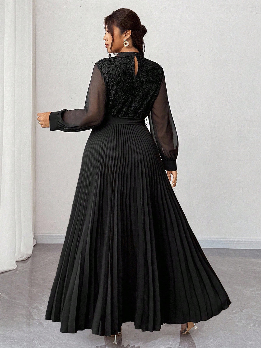 Make a statement in this stunning plus-size maxi dress that's equal parts sophisticated and fun! Featuring intricate 3D embroidered lace detailing and romantic sheer puff sleeves, this autumn-inspired gown is your go-to for weddings, parties, and any occasion calling for elegance. The flowing silhouette flatters beautifully while the rich seasonal tones and dimensional embroidery add that wow factor. Slip into confidence and let your style do the talking!