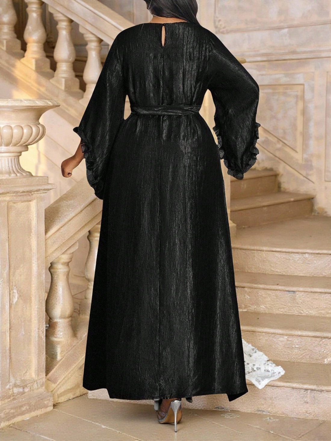 Step into the spotlight with this Elegant Plus Size Black Midi Dress, sparkling with eye-catching rhinestone details. Designed to flatter your curves while keeping you cozy, it’s the perfect choice for fall and winter events. Whether you’re dancing the night away or mingling at a chic gathering, this dress combines comfort and glamour effortlessly. Make every occasion a celebration of your style!