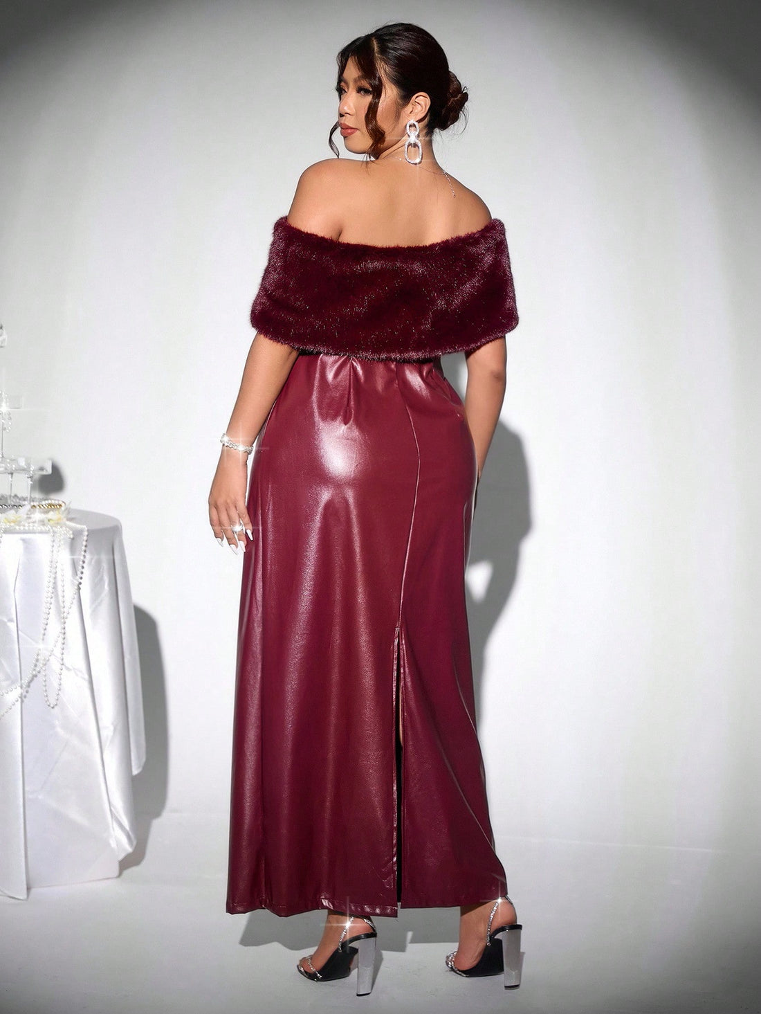Turn heads in this playful plus size Burgundy Mermaid Maxi Dress, complete with a luxurious faux fur collar that wraps you in warmth and style. Perfect for romantic evenings and formal events, its figure-hugging silhouette flatters your curves while the rich burgundy hue adds a touch of drama. Glide into the spotlight with confidence and charm in this unforgettable dress made for making moments magical.