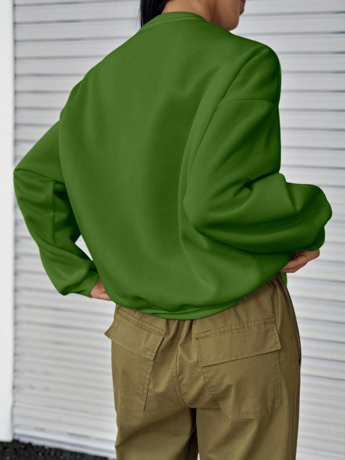 Elevate your cozy game with this effortlessly chic oversized green pullover sweatshirt. Designed for those who love the perfect blend of comfort and style, this piece is your new go-to for layering through fall and winter. The relaxed fit drapes beautifully over everything from fitted tees to thermal tops, while the rich green hue pairs seamlessly with your favorite denim, leggings, or joggers. Whether you're grabbing coffee, working from home, or heading out for weekend adventures, this sweatshirt delivers