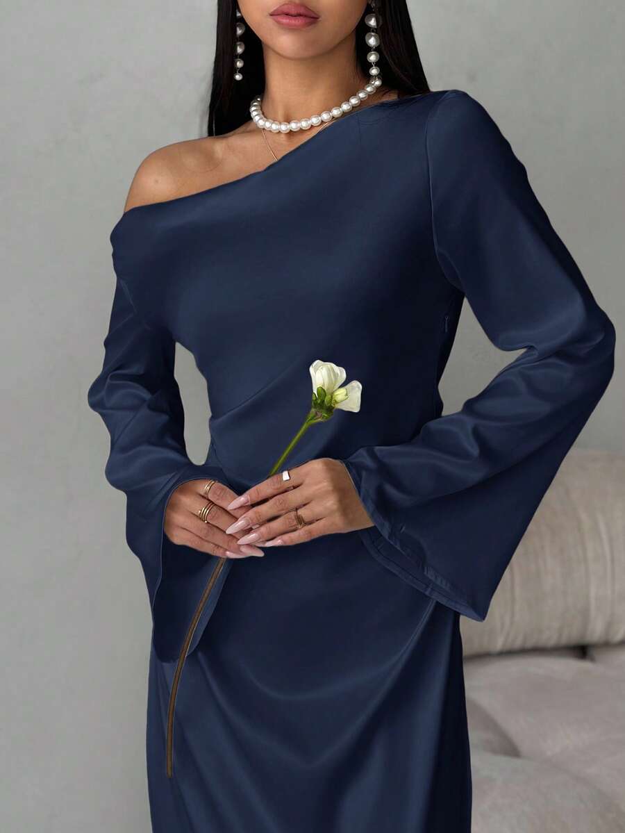 Turn heads at your next special occasion in this stunning mermaid skirt that effortlessly blends sophistication with modern flair. The asymmetrical neckline and graceful flare sleeves create an enchanting silhouette that's equal parts elegant and playful. Whether you're walking down the aisle, celebrating love on Valentine's Day, or making a grand entrance at any event, this minimalist beauty lets your confidence shine. The flattering mermaid cut hugs in all the right places before flowing into a dramatic f