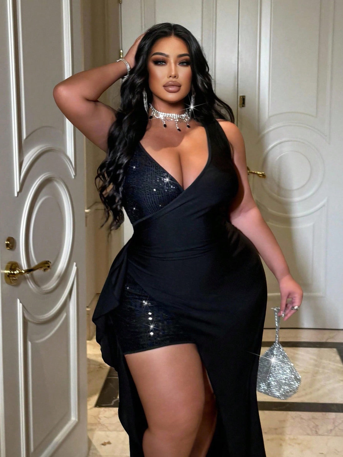 Turn heads effortlessly in this chic plus-size bodycon dress featuring dazzling beaded details and a stylish patchwork design. Perfect for elegant outings, it hugs your curves with flair while adding a touch of sparkle to your look. Embrace confidence and celebrate your style with a dress that’s as playful as it is sophisticated.