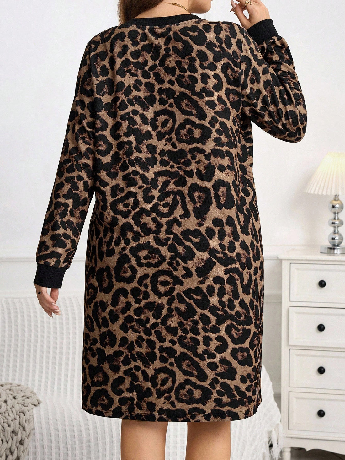 Step into bold style with this Elegant Plus Size Leopard Print Color Block Dress, perfect for cozy autumn and winter days. The playful mix of leopard spots with chic color blocks adds a fun twist to your casual wardrobe, while the flattering cut embraces your curves comfortably. Dress it up or down for effortless looks that turn heads wherever you go.