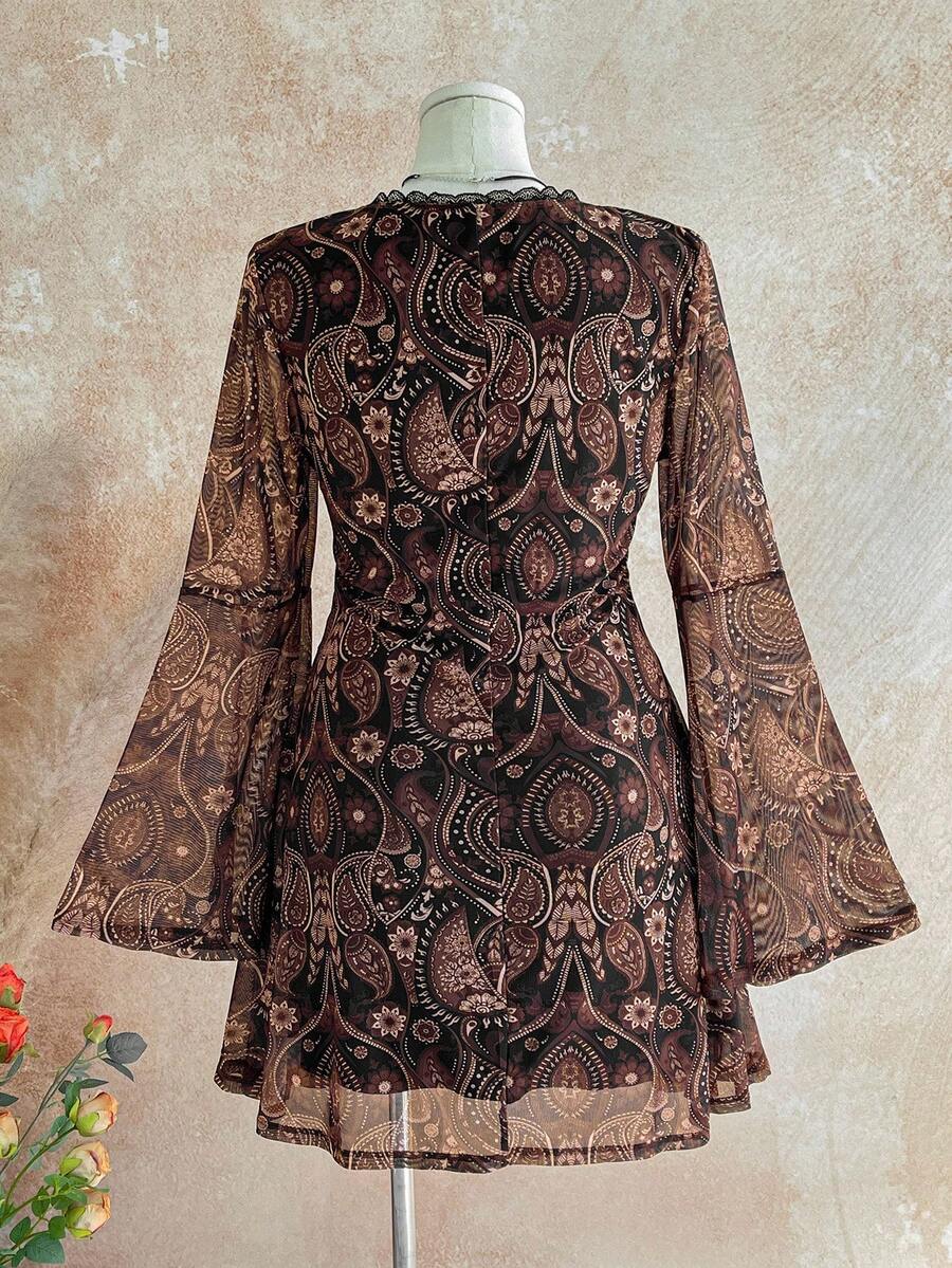 Bloom into your next getaway with this charming plus-size mini dress! Featuring a vibrant floral print that captures autumn and winter's most romantic hues, paired with delicate lace trim that adds an effortless touch of elegance. The flattering cut celebrates your curves while the playful pattern keeps things fun and fresh. Perfect for holiday brunches, cozy vacations, or whenever you want to feel fabulous. Dress it up with heels or keep it casual with sneakers—this versatile piece is your new travel essen