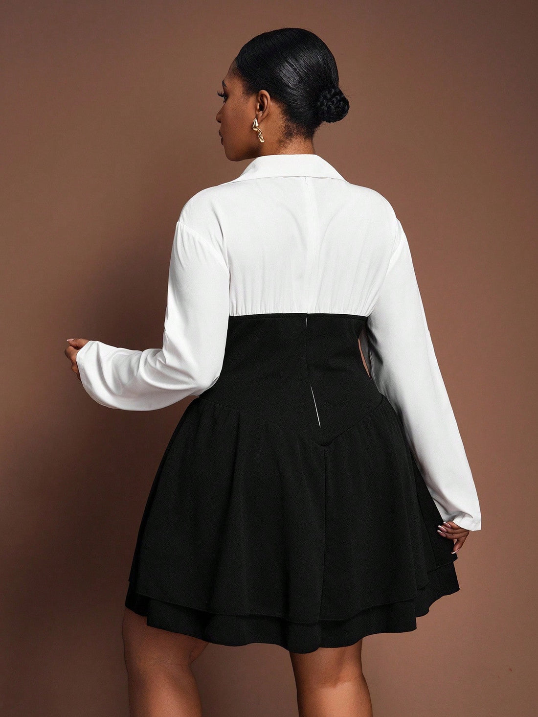 Step into spring and autumn parties with playful charm wearing this Elegant Plus Size Color Block V-Neck Shirt Dress. The vibrant color blocks bring a fun twist to a classic shirt dress silhouette, while the flattering V-neck enhances your neckline beautifully. Designed to move with you, this dress offers both comfort and style, making it your go-to for festive gatherings or casual celebrations. Embrace your curves and radiate confidence all season long!