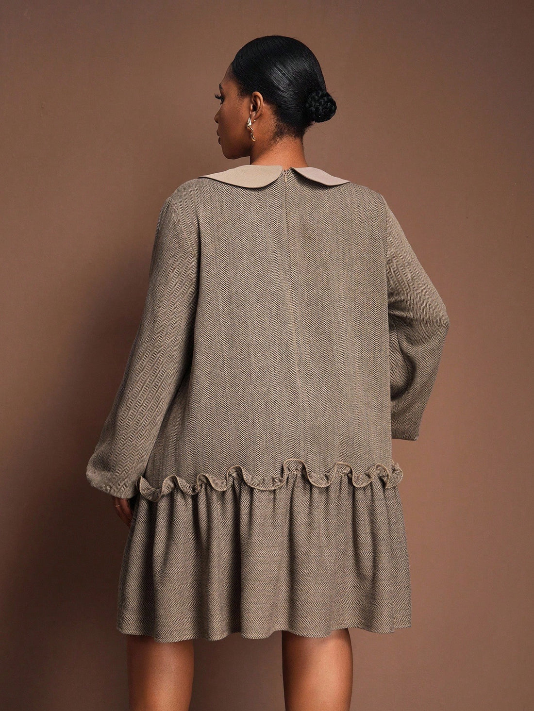 Elevate your everyday style with this fabulous color block dress that celebrates curves in all the right ways. The playful lantern sleeves add movement and dimension, while delicate ruffle detailing brings a touch of whimsy to your commute. Designed for comfort without compromising on flair, this plus-size piece transitions seamlessly from office to weekend adventures. Mix, match, and make it yours—because looking good should feel just as amazing as it looks.