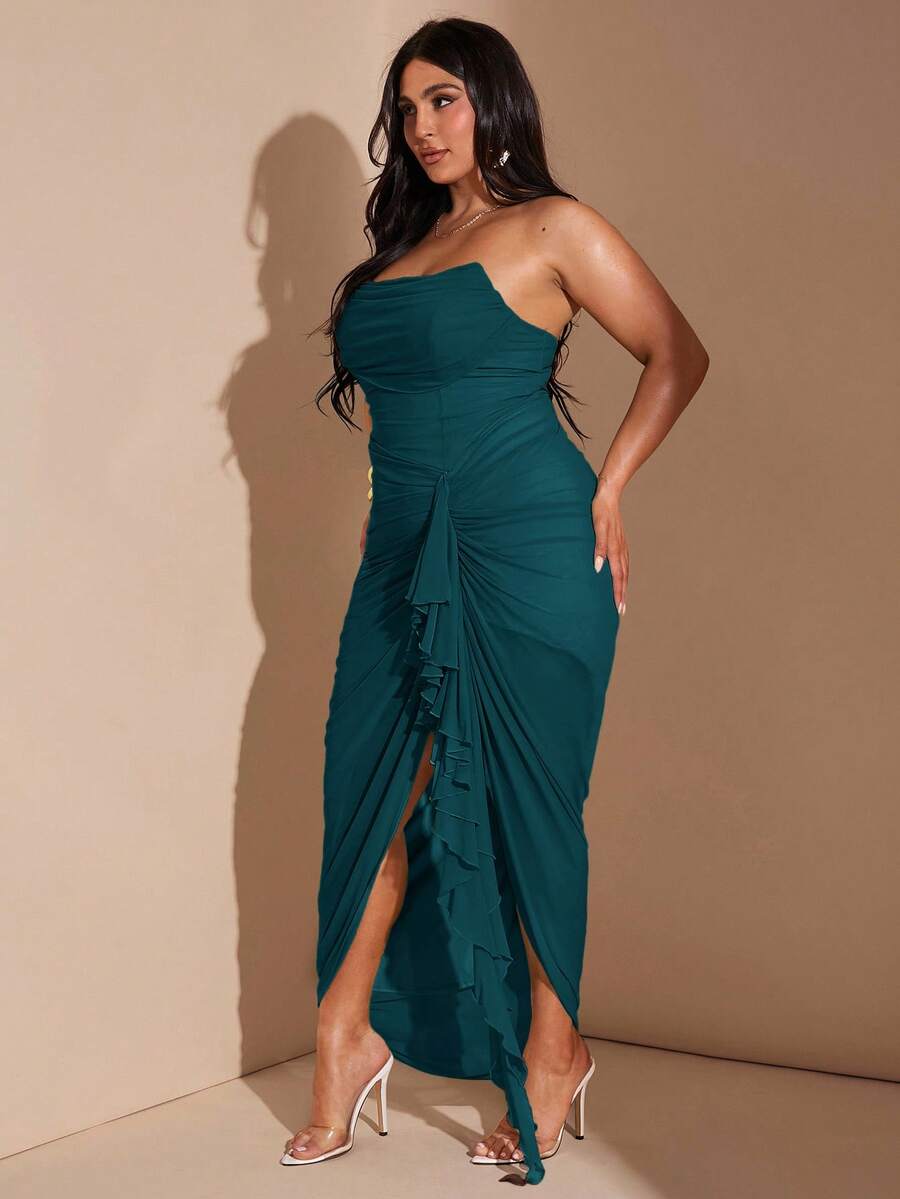 Embrace effortless elegance in this plus-size pea green dress, designed for those who love timeless style with a modern twist. The ruched detailing flatters your silhouette while the flounce hem adds playful movement and dimension. Perfect for spring and summer getaways, beach parties, or casual vacation days, this versatile piece transitions seamlessly from day to night. The soft pea green hue complements all skin tones and pairs beautifully with sandals, strappy heels, or casual sneakers. 