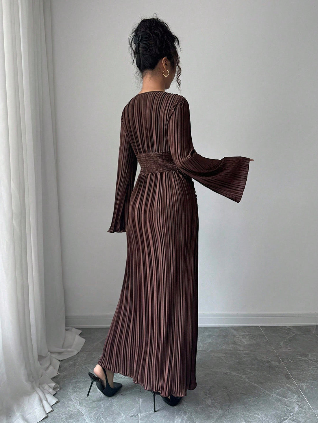 Wrap yourself in cozy elegance this season with our coffee brown ruched dress—a playful take on autumn sophistication. The flattering ruched detailing cinches at the waist with a charming tie, while flare sleeves add a touch of whimsy and movement. Perfect for transitioning from casual coffee dates to evening gatherings, this dress combines comfort with undeniable style. A wardrobe essential that proves you can be both chic and fun.