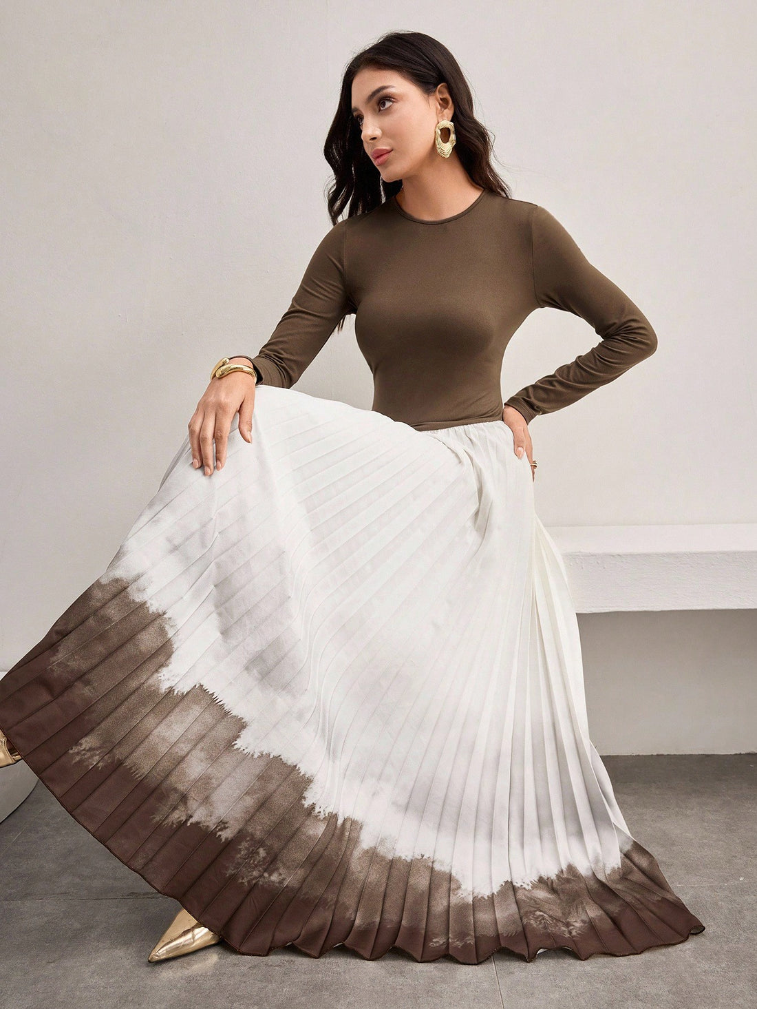 Elevate your wardrobe with this stunning gradient pleated hem dress that effortlessly blends timeless elegance with modern flair. Featuring flowing long sleeves and an authentic Arabic-inspired silhouette, this piece celebrates cultural sophistication while keeping you comfortable and chic. The mesmerizing gradient coloring adds depth and visual interest, while the delicate pleated hem creates graceful movement with every step. Perfect for special occasions, celebrations, or whenever you want to feel absolu