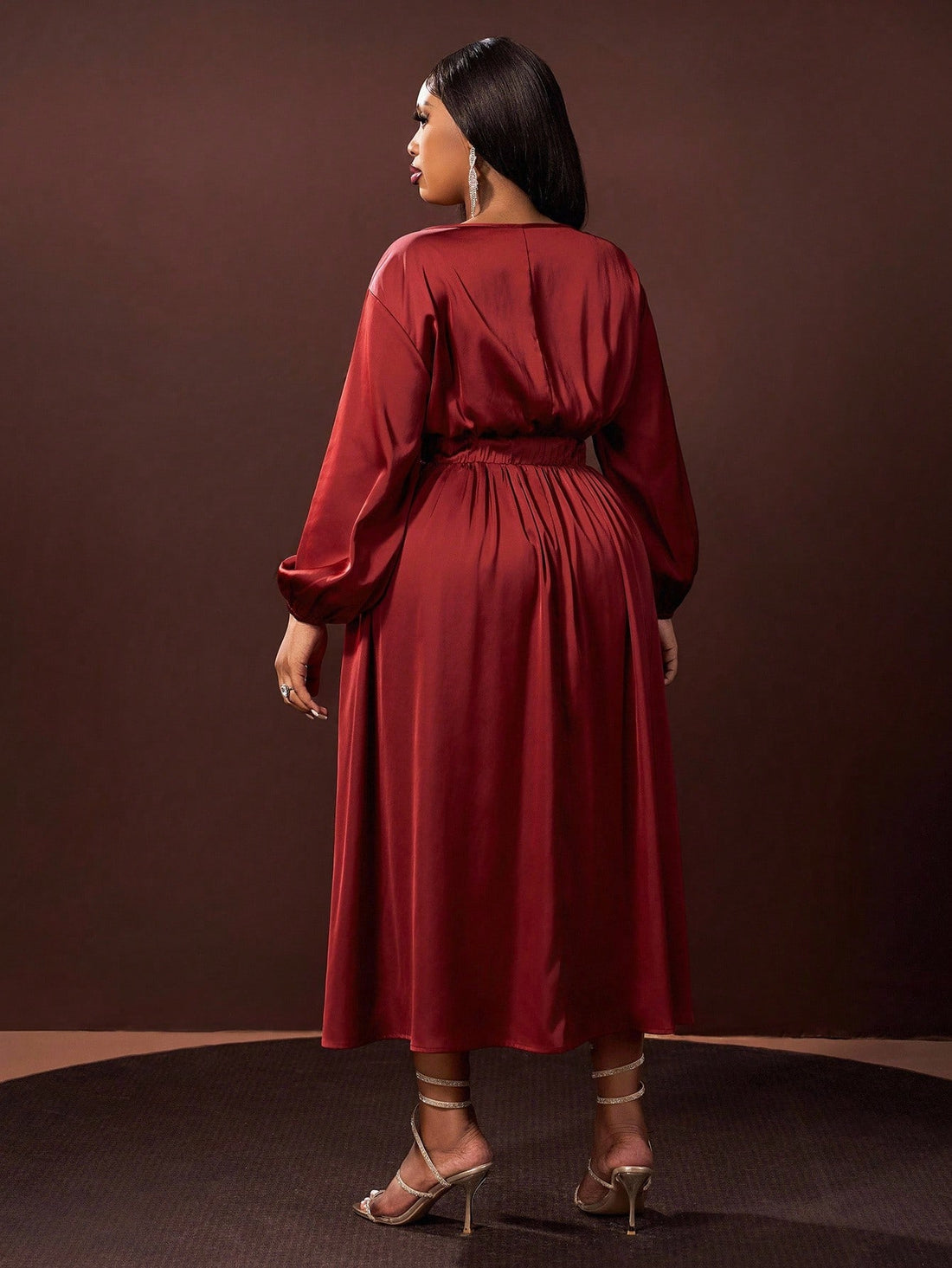 Step into the spotlight with this Elegant Plus Size Satin Midi Dress, designed to bring a touch of glamour to your autumn and winter wardrobe. Its smooth, luxurious satin drapes beautifully, flattering your curves while keeping you cozy at weddings, concerts, or any formal event. Twirl with confidence and let every moment feel like a celebration in this dress made for unforgettable nights.