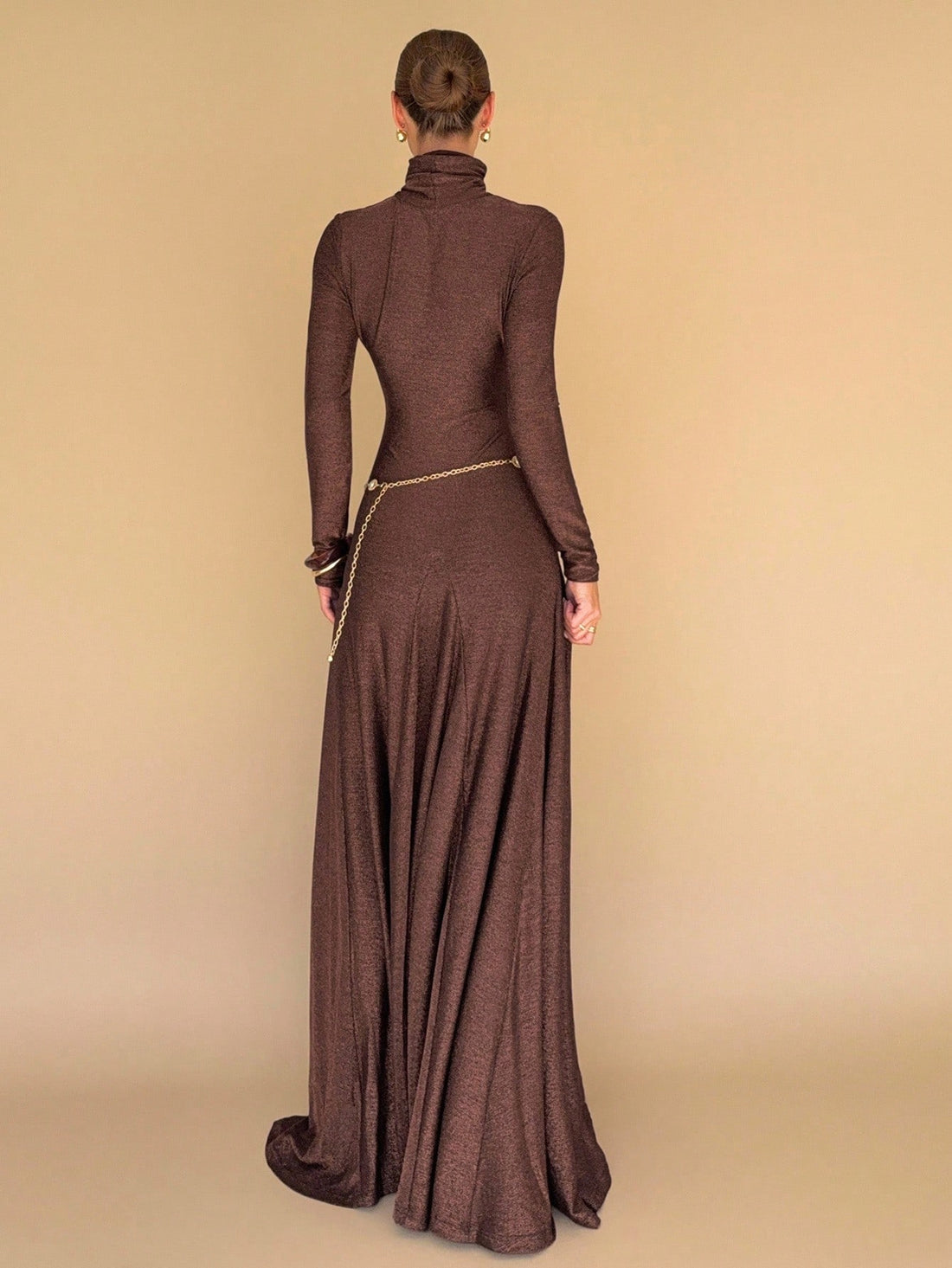 Elevate your cold-weather wardrobe with this stunning high-collar A-line dress—the perfect blend of sophistication and cozy charm. The graceful A-line silhouette flatters every figure while the structured high collar adds an instant touch of elegance and keeps you warm. Crafted for autumn and winter, this versatile piece transitions effortlessly from casual outings to special occasions. Whether you're layering with tights and boots or pairing with statement jewelry, this dress is your go-to for looking poli