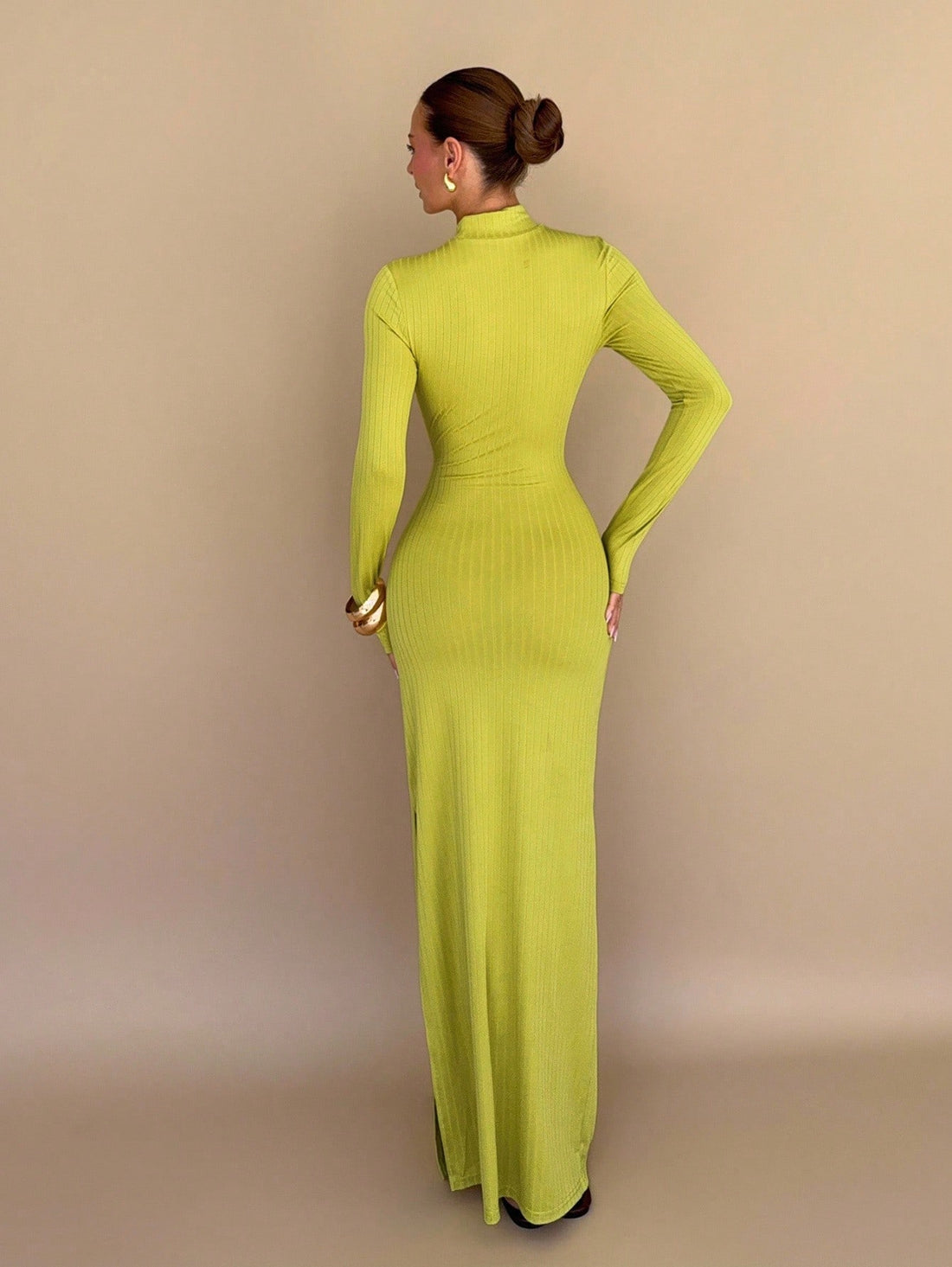 Elevate your cold-weather wardrobe with this stunning pleated long sleeve dress—where sophistication meets comfort. The thoughtfully designed pleats add dimension and movement, while the long sleeves keep you cozy through autumn and winter. Whether you're heading to the office, a casual brunch, or an evening out, this versatile piece transitions effortlessly from day to night. The flattering silhouette works beautifully with boots, sneakers, or heels, making it the go-to dress you'll reach for again and aga