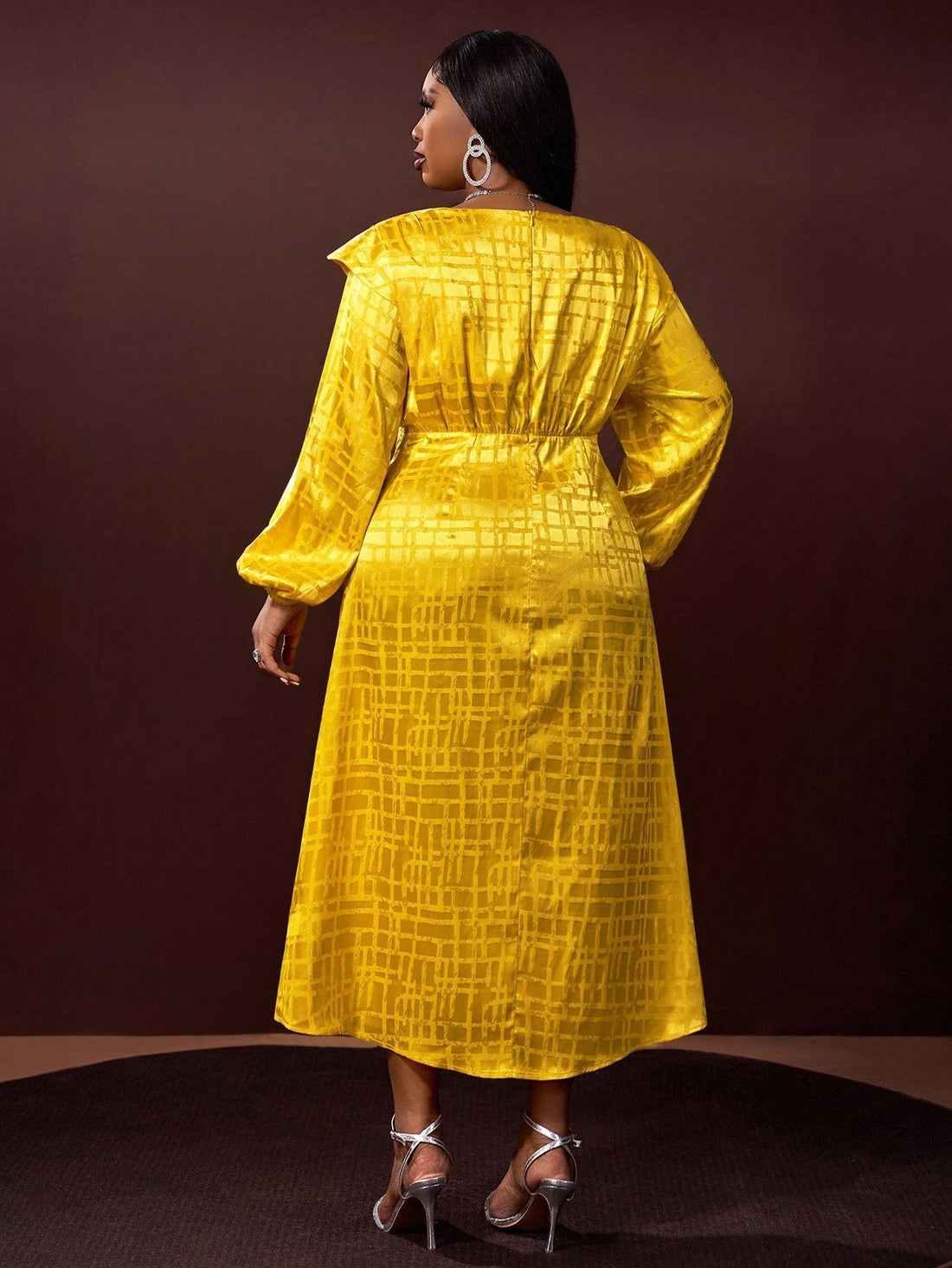 Brighten up your autumn and winter wardrobe with this Elegant Plus Size Yellow Waist Dress. Its flattering waist design enhances your silhouette, making it the perfect pick for weddings, concerts, or any formal occasion where you want to stand out. Cozy yet chic, this dress combines comfort with style, adding a sunny pop of color to chilly days. Ready to turn heads and steal the spotlight? This dress has you covered!