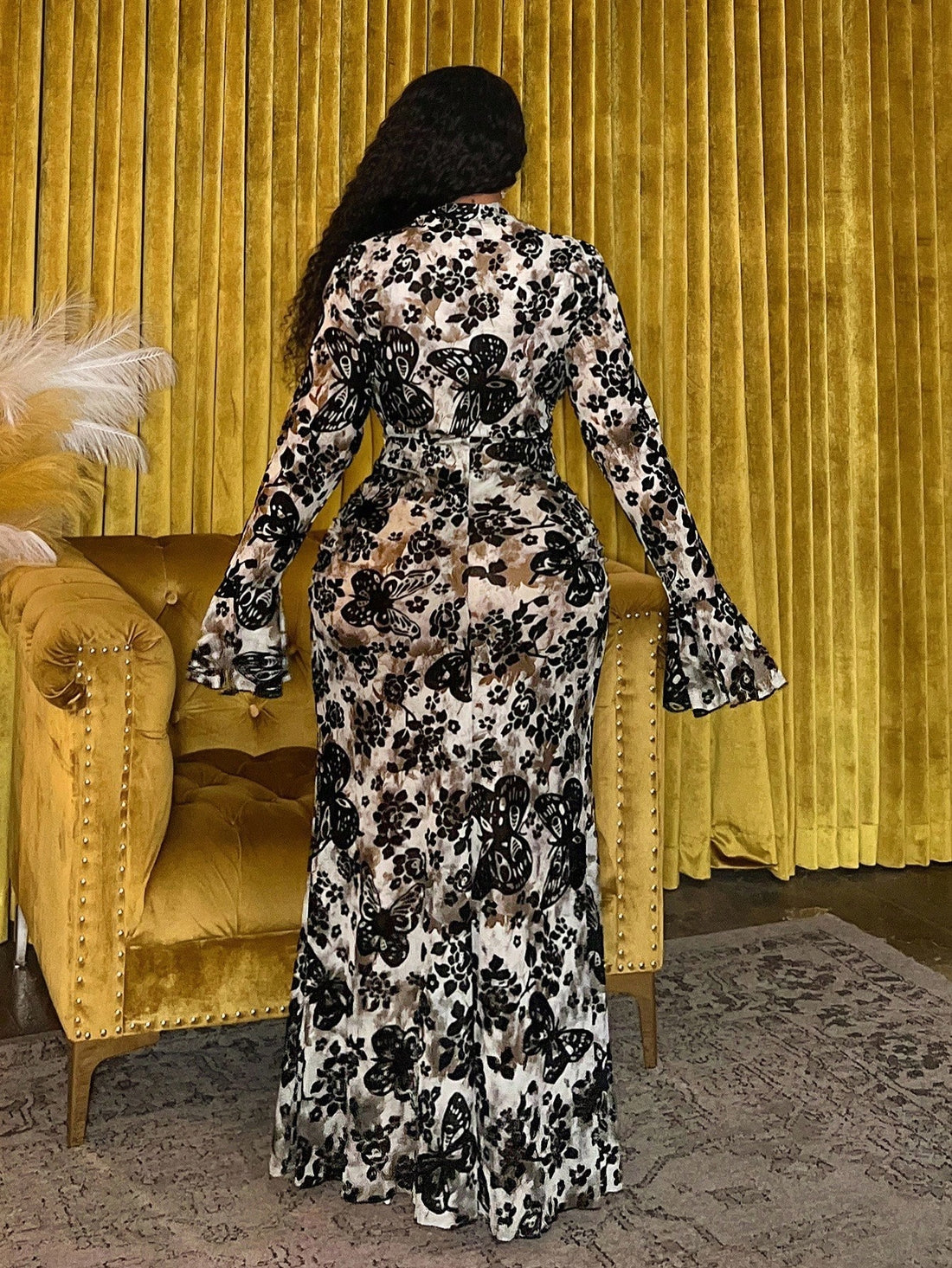 Step into the spotlight with this Elegant Plus Size Maxi Dress, designed to captivate at every party. Featuring a dreamy 3D floral mesh overlay and flattering ruching, it gracefully hugs your curves while the long sleeves add a touch of mystery. This dress blends comfort and style effortlessly—perfect for twirling the night away or making a grand entrance that everyone will remember. Celebrate your beauty with a playful twist of elegance!