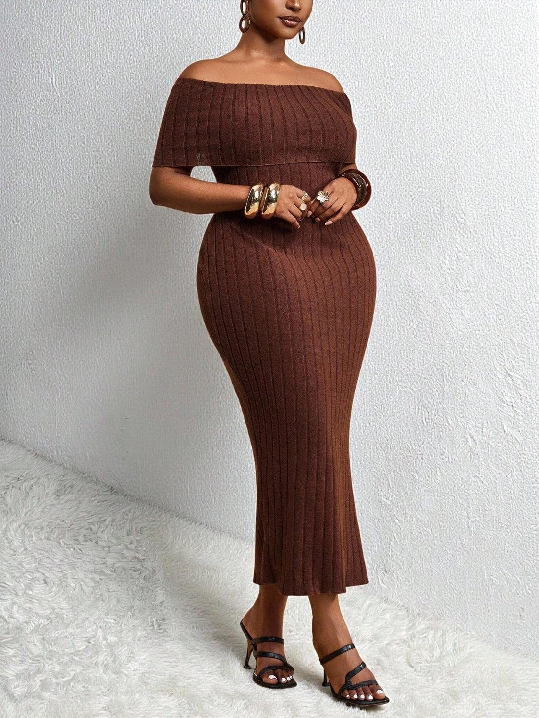 Turn heads with this Elegant Plus Size Off-Shoulder Ribbed Bodycon Maxi Dress in a rich coffee brown. Designed to hug your curves perfectly, its ribbed texture adds subtle flair while the off-shoulder style brings playful sophistication. Whether you’re headed to a party or a ceremony, this maxi dress keeps you comfortable and confident all night long. Embrace your elegance and let your style shine!