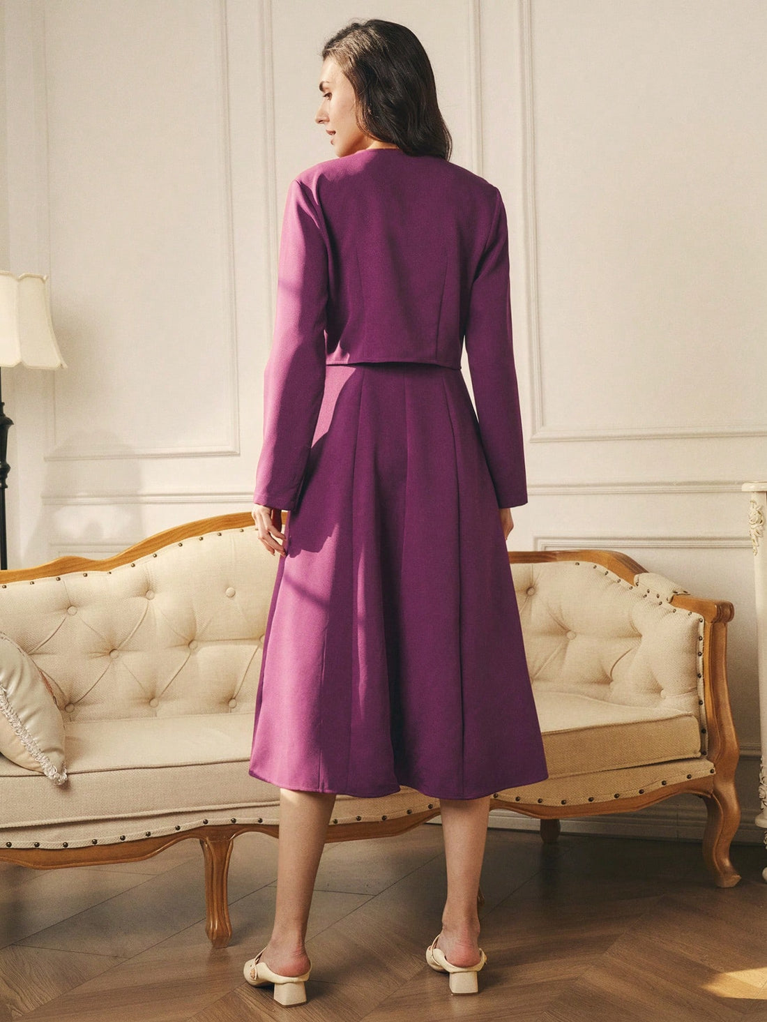 Be the epitome of elegance with this 2-piece set. The faux pearl long sleeve jacket adds a touch of class, while the square neck sleeveless dress exudes femininity. A stunning combination for any occasion. Shine on, darling.