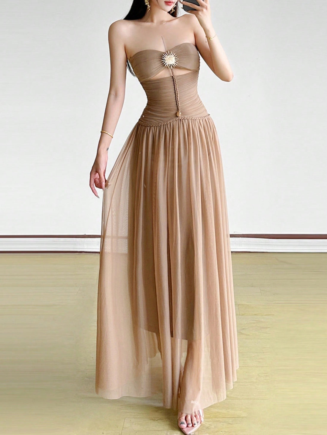 Slip into effortless sophistication with this stunning strapless dress that's equal parts chic and comfortable. The cinched waist creates a flattering silhouette that hugs you in all the right places, while the strapless neckline keeps things breezy and modern. Perfect for casual outings, weekend brunches, or whenever you want to look put-together without trying too hard. This dress proves that style doesn't have to be complicated—just slip it on and let the design do the talking. A wardrobe essential that 