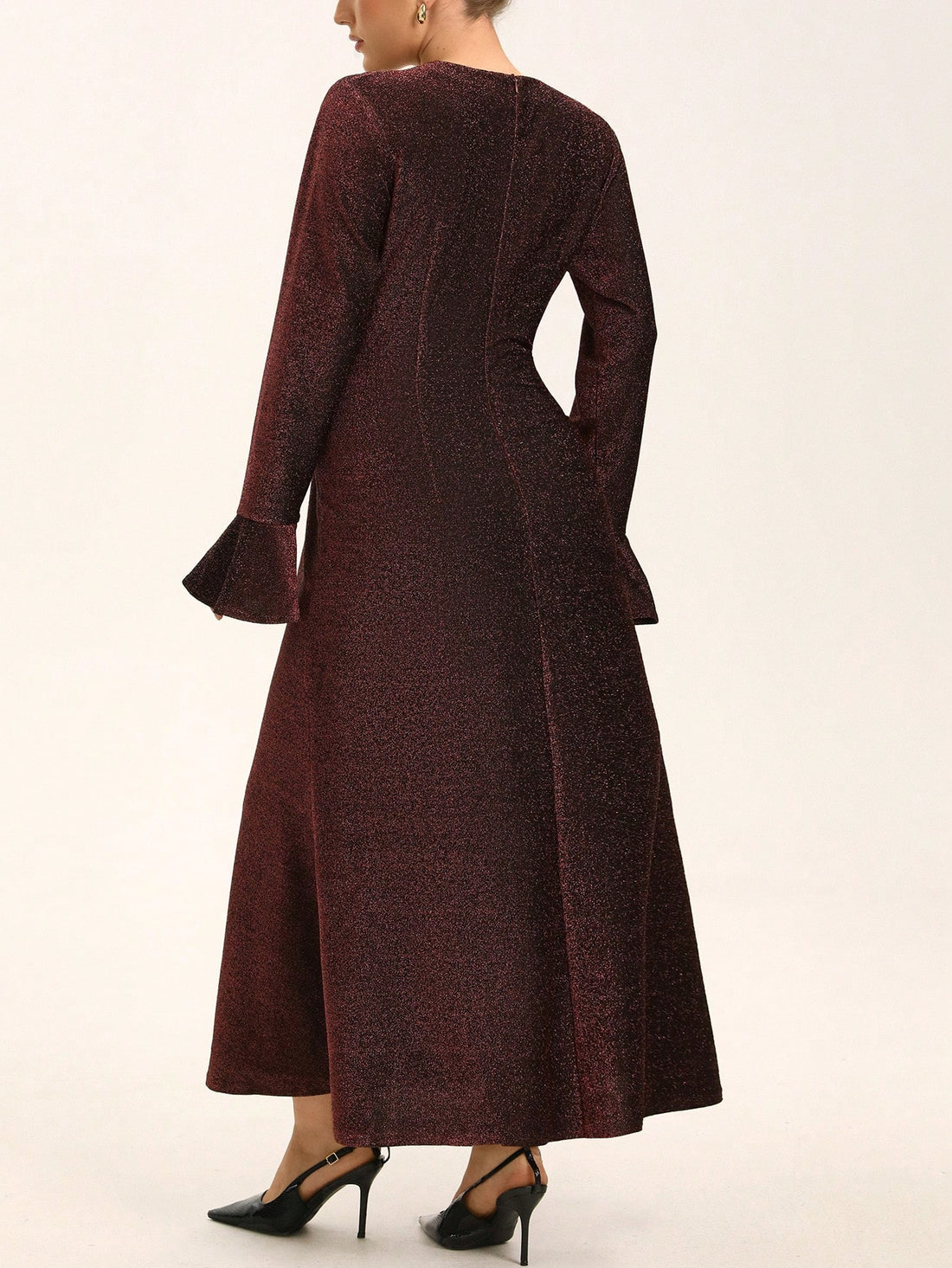 Shimmer and shine through the season in this stunning plus-size metallic foil dress! Designed with a luxe long sleeve silhouette, it's your go-to piece for autumn and winter celebrations. The eye-catching foil finish catches the light beautifully, ensuring you'll turn heads at every gathering. Flattering cuts and premium fabric create a confident, comfortable fit that lets your personality sparkle just as bright as the dress itself. Perfect for parties, dinners, or any occasion calling for a touch of glamou