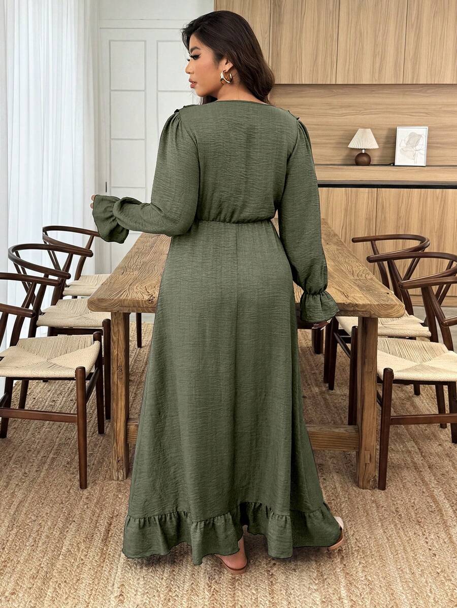 Embrace your curves in this fabulous plus-size casual dress that's as fun as it is flattering! The charming ruffle hem adds a playful twist to your everyday rotation, giving you that effortless style without trying too hard. Crafted for comfort and confidence, this dress transitions seamlessly from casual outings to relaxed hangouts with friends. Whether you're running errands or meeting up for coffee, you'll feel amazing in a piece that celebrates your unique style. Slip it on and let your personality shin
