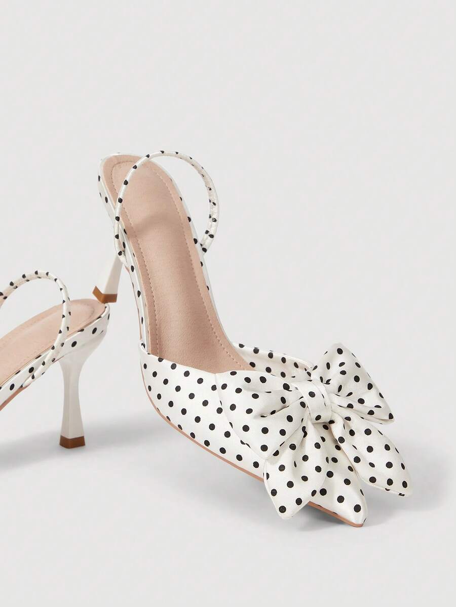 Experience the breathtaking fusion of mid-century cinematic heritage and sharp, modern architectural tailoring. This stunning pointed-toe ensemble is meticulously designed for the woman who values a high-fashion, "quiet luxury" approach to festive shoes—the ultimate centerpiece for prestigious Christmas celebrations, exclusive holiday galas, and high-authority winter soirées.