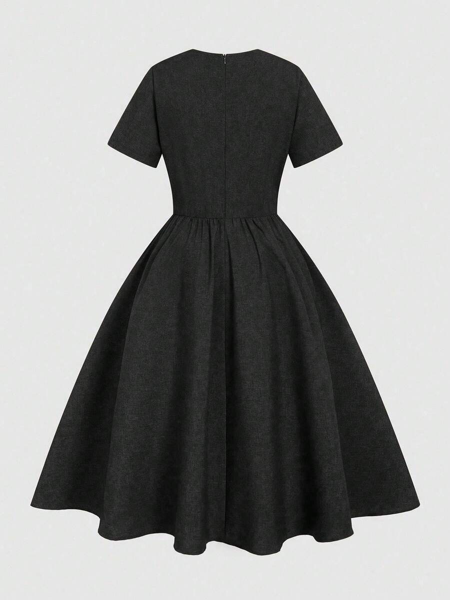 Timeless elegance meets modern comfort in this stunning vintage-inspired dress, perfectly tailored for plus-size figures. The classic lapel collar and button-front design deliver sophisticated charm, while the solid color palette keeps styling effortless. Whether you're dressing up for a special occasion or elevating your everyday look, this piece brings vintage flair with a contemporary twist. Flattering, versatile, and undeniably chic—because looking fabulous should feel just as good as it looks!