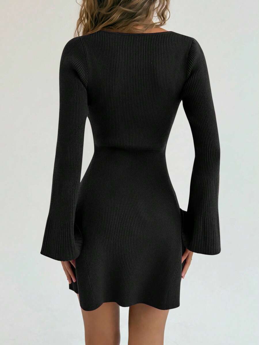 Exude Retro Sophistication in Our Chic Vintage-Inspired V-Neck Flare Sleeve Mini Knit Dress!

Experience the breathtaking fusion of mid-century cinematic heritage and sharp, modern knitwear tailoring. This stunning flare-sleeve mini dress is meticulously designed for the woman who values a high-fashion, "quiet luxury" approach to seasonal dressing—the ultimate centerpiece for prestigious autumn gallery openings, exclusive weekend retreats, and high-authority fall social gatherings.

Iconic Flare Sleeve Arti