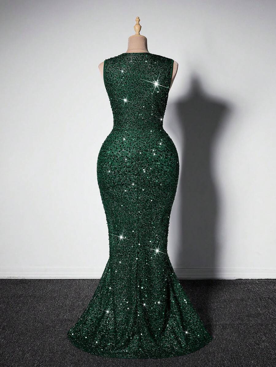 Exude Midnight Sophistication in Our Elegant Plus Size Draped Neck Sequin Maxi Dress!

Experience the breathtaking fusion of heritage glamour and sharp, modern architectural tailoring. This stunning blue-purple glitter ensemble is meticulously designed for the woman who values a high-fashion, "quiet luxury" approach to seasonal dressing—the ultimate centerpiece for prestigious holiday retreats, exclusive gala openings, and high-authority evening soirées.

Iconic Gradient Artistry: Featuring a masterfully cu