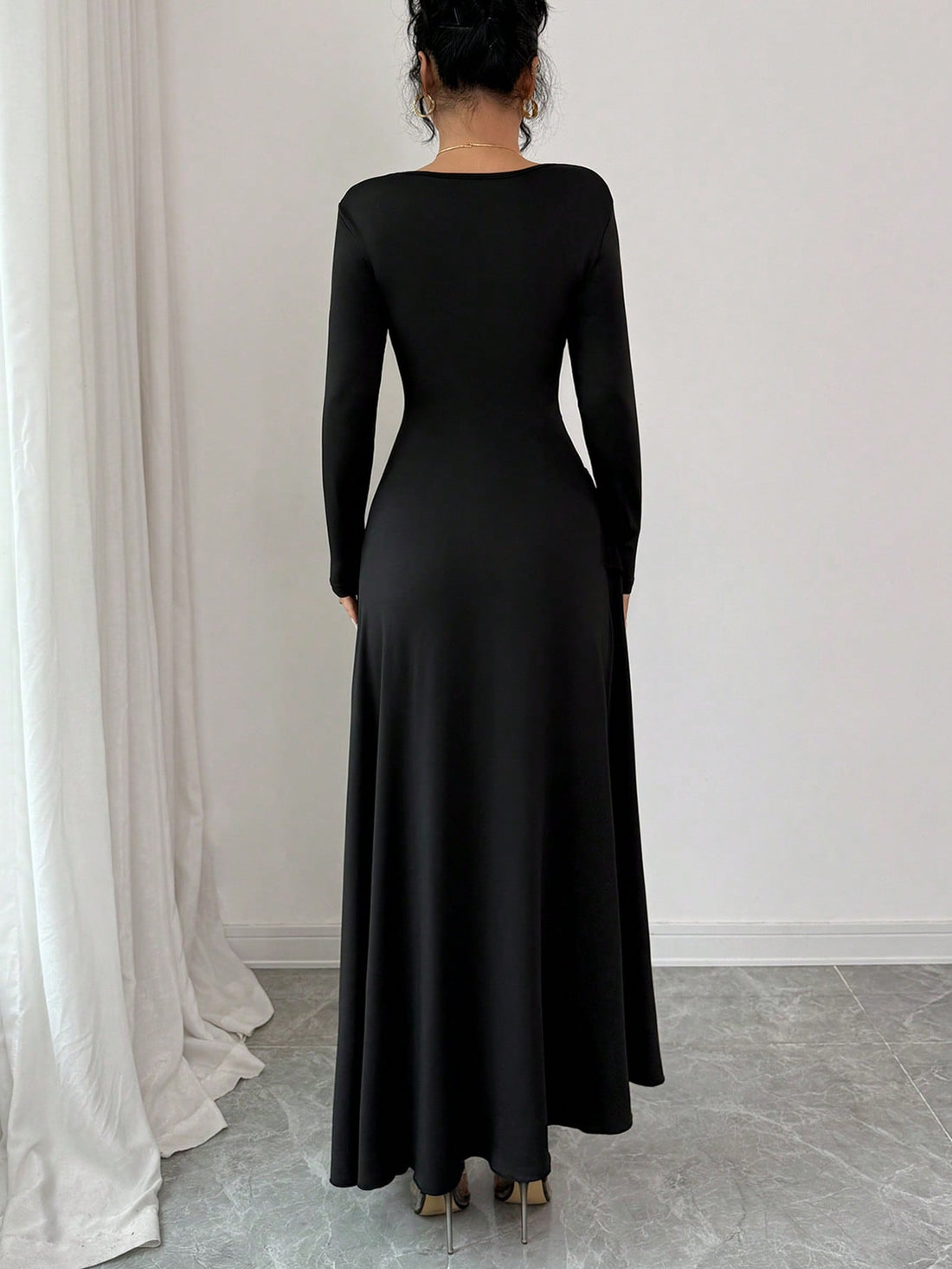 Elevate your autumn and winter wardrobe with this stunning black dress that's equal parts sophisticated and flirty. The square neckline frames your shoulders beautifully, while strategically placed ruching creates a flattering silhouette that hugs in all the right places. Long sleeves keep you cozy as temperatures drop, and the daring high slit adds just the right amount of sass for nights out. Whether you're heading to a party or a romantic dinner, this versatile piece transitions effortlessly from day to 