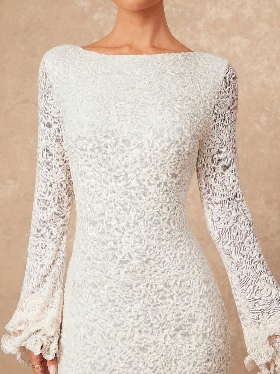 Experience the breathtaking fusion of neoclassical elegance and sharp, modern architectural tailoring. This stunning bodycon ensemble is meticulously designed for the woman who values a high-fashion, "quiet luxury" approach to seasonal dressing—the ultimate centerpiece for prestigious summer parties, exclusive weddings, and high-authority social gatherings.