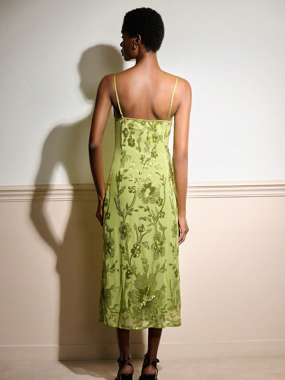 Elevate your evening wardrobe with this stunning green sequin midi dress—the perfect showstopper for autumn and winter celebrations. Adorned with intricate embroidered details, this chic piece combines sparkle with sophistication, flattering your silhouette while keeping you comfortable throughout the night. Whether you're heading to a gala, holiday party, or upscale dinner, this dress delivers luxury vibes with a playful twist. The midi length offers timeless elegance, while the shimmering sequins catch th