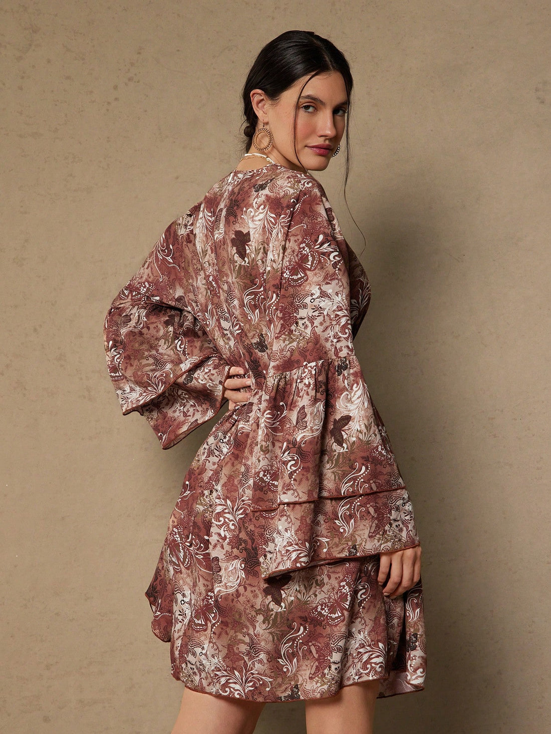 Elevate your seasonal wardrobe with this effortlessly chic plus-size dress that's perfect for those breezy spring strolls and cozy autumn adventures. The flattering V-neckline draws the eye upward while the flowy flare sleeves add a touch of playful movement and dimension. Crafted for comfort and style, this versatile piece transitions seamlessly from casual coffee dates to weekend getaways. Whether you're exploring new destinations or enjoying time at home, this dress celebrates your curves with confidence