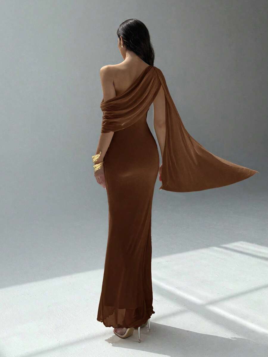 Exude Midnight Sophistication in Our Elegant Navy Blue Asymmetric Shoulder Dress!

Experience the breathtaking fusion of architectural heritage and sharp, modern minimalist tailoring. This stunning navy blue asymmetric dress is meticulously designed for the woman who values a high-fashion, "quiet luxury" approach to event dressing—the ultimate centerpiece for prestigious New Year’s Eve celebrations, exclusive cocktail parties, and high-authority gala outings.

Iconic Asymmetric Artistry: Featuring a masterf