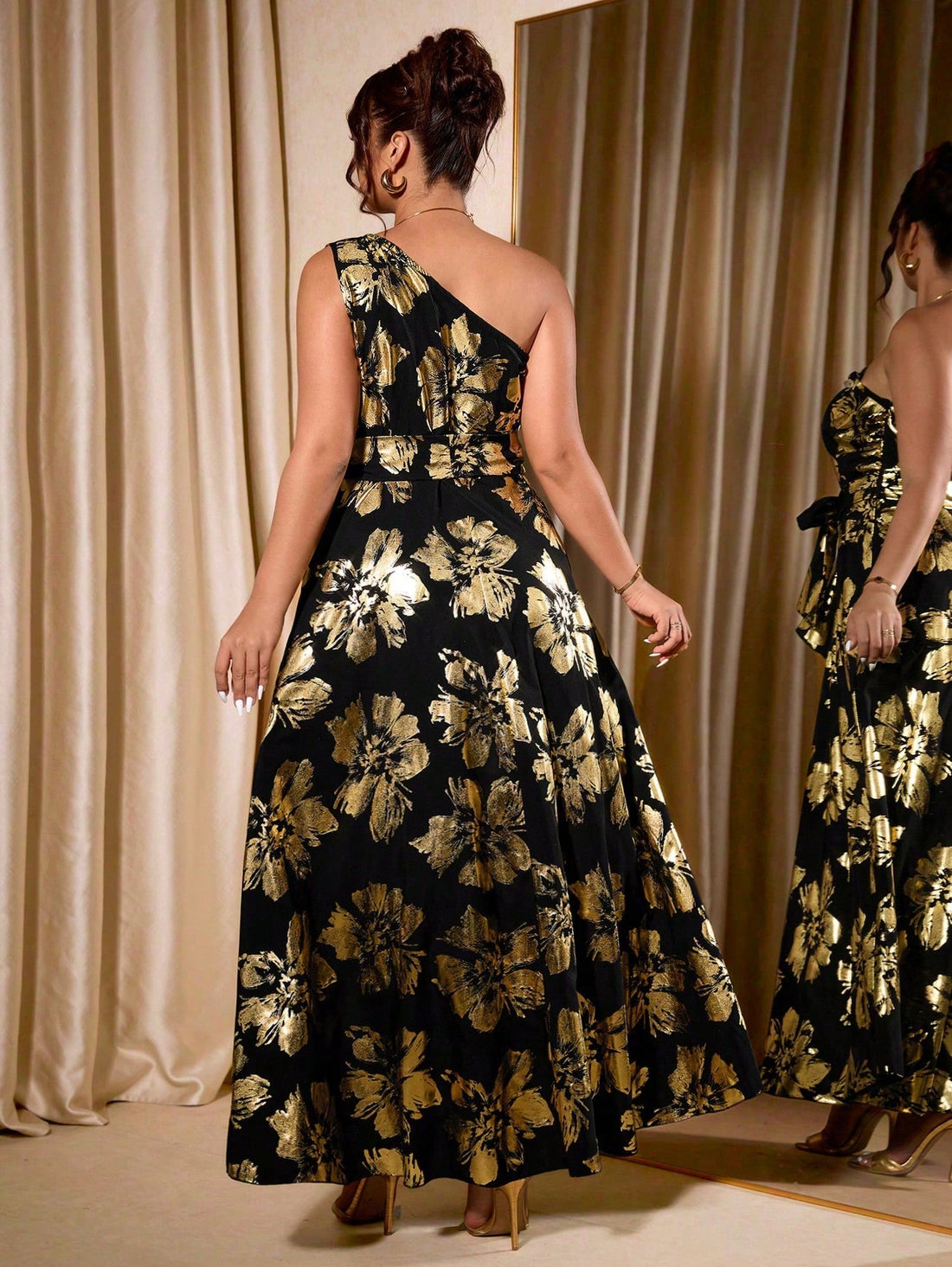 Make a statement in this stunning plus-size party dress that's equal parts sophisticated and fun! The eye-catching floral foil print brings vibrant energy, while the asymmetric neckline with tie detail adds an unexpected twist of elegance. The flared hem creates a flattering silhouette that moves beautifully with you. Perfect for celebrations, date nights, or whenever you want to feel fabulous and confident. This dress proves that style has no size limit—embrace your curves and shine!