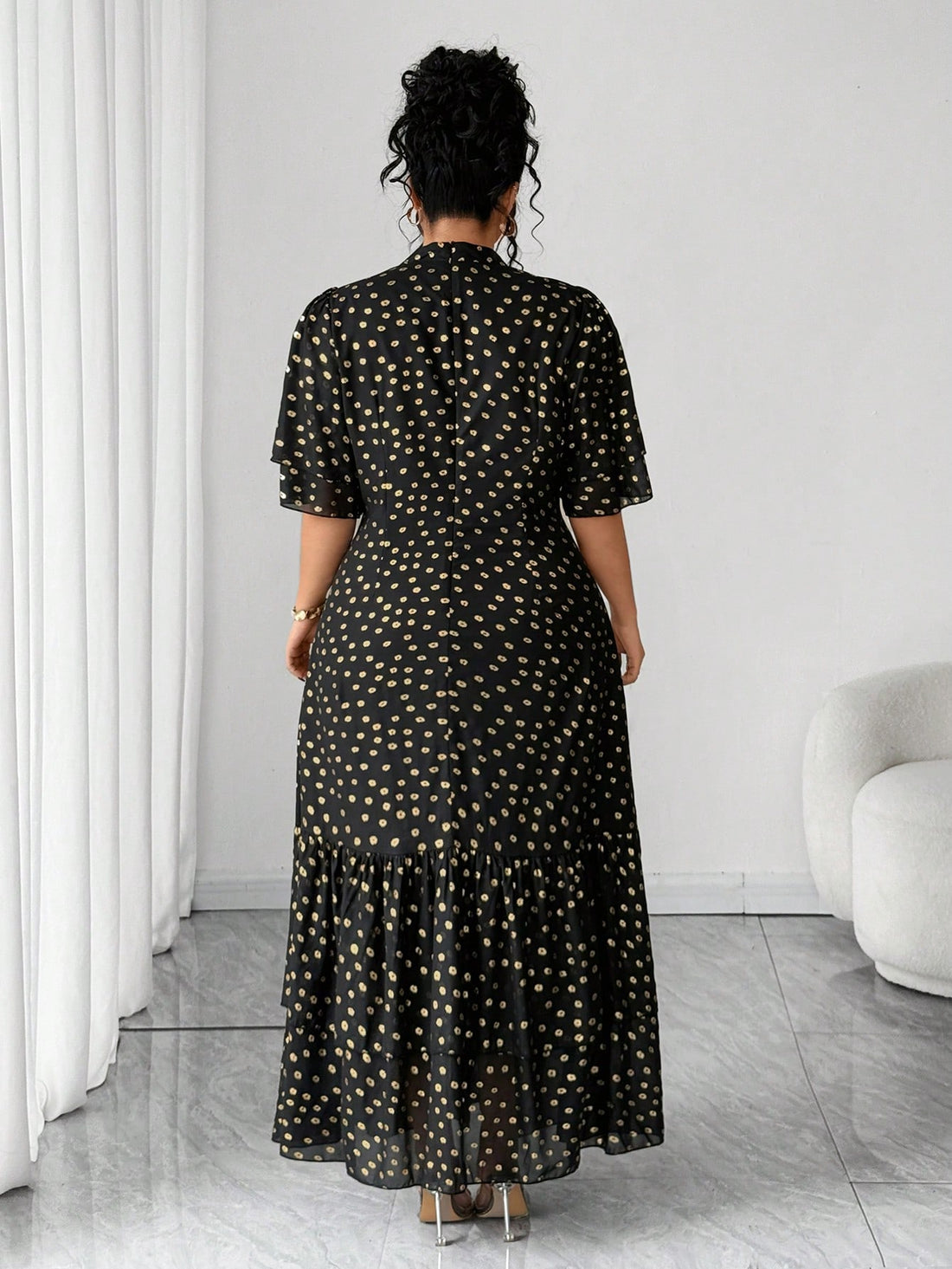 Bloom into confidence with this stunning plus-size floral print dress that's ready for anything life throws your way! Featuring vibrant botanical patterns that dance across luxurious fabric, this versatile piece transitions seamlessly from casual brunches to elegant evening events. The thoughtfully designed silhouette flatters your curves while providing all-day comfort, whether you're celebrating a special occasion or simply enjoying a beautiful day out. With its timeless floral charm and season-spanning a