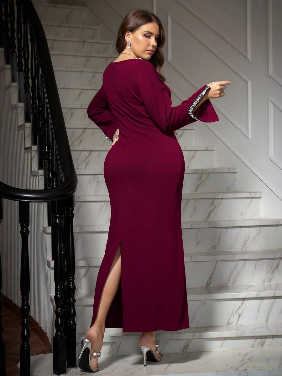 Make a statement in this show-stopping plus-size midi dress that blends glamour with comfort. Featuring eye-catching sequin patchwork details against a sleek black base, it's designed to turn heads at any occasion. The square neckline and fitted bodycon silhouette flatter your curves, while long sleeves keep you cozy through autumn and winter months. Perfect for parties, nights out, or whenever you want to feel absolutely fabulous and fashion-forward.