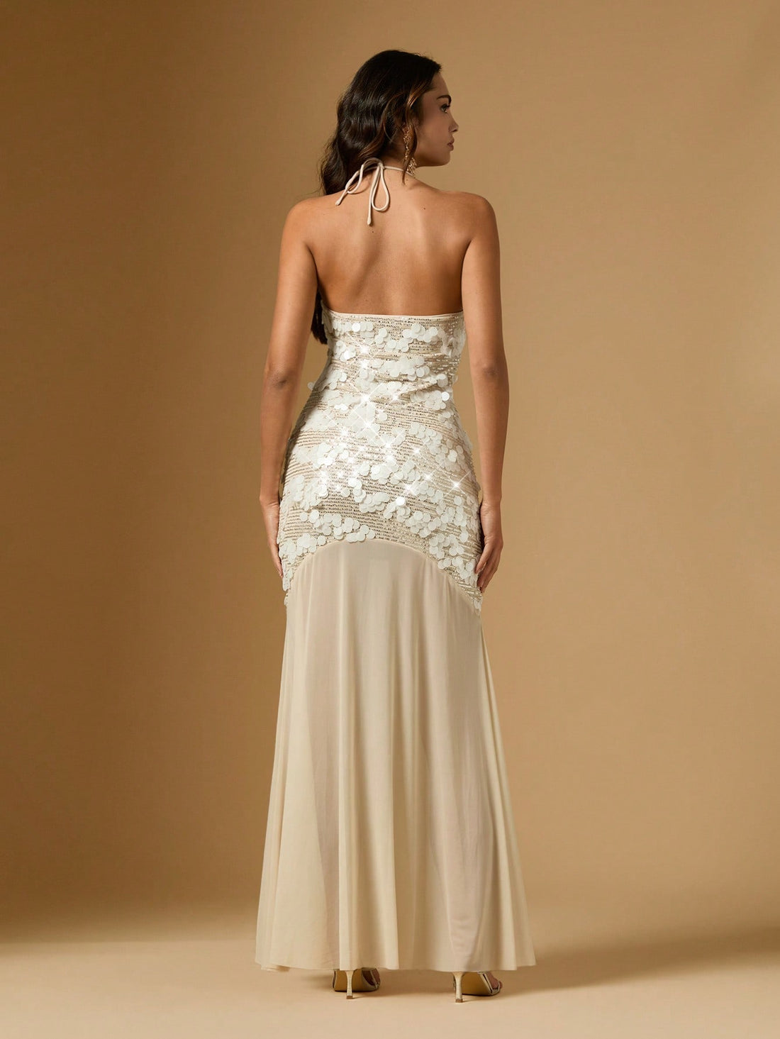 Slip into pure sparkle with this show-stopping halter neck sequin dress! Designed to turn heads at cocktail parties, weddings, or any night out that calls for a little extra glam, this stunner features shimmering sequins that catch the light with every move. The flattering halter neckline offers elegant support while keeping things fun and flirty. Perfect for anyone ready to shine brighter than the disco ball, this dress transforms you into the main event. Whether you're celebrating a special occasion or ju