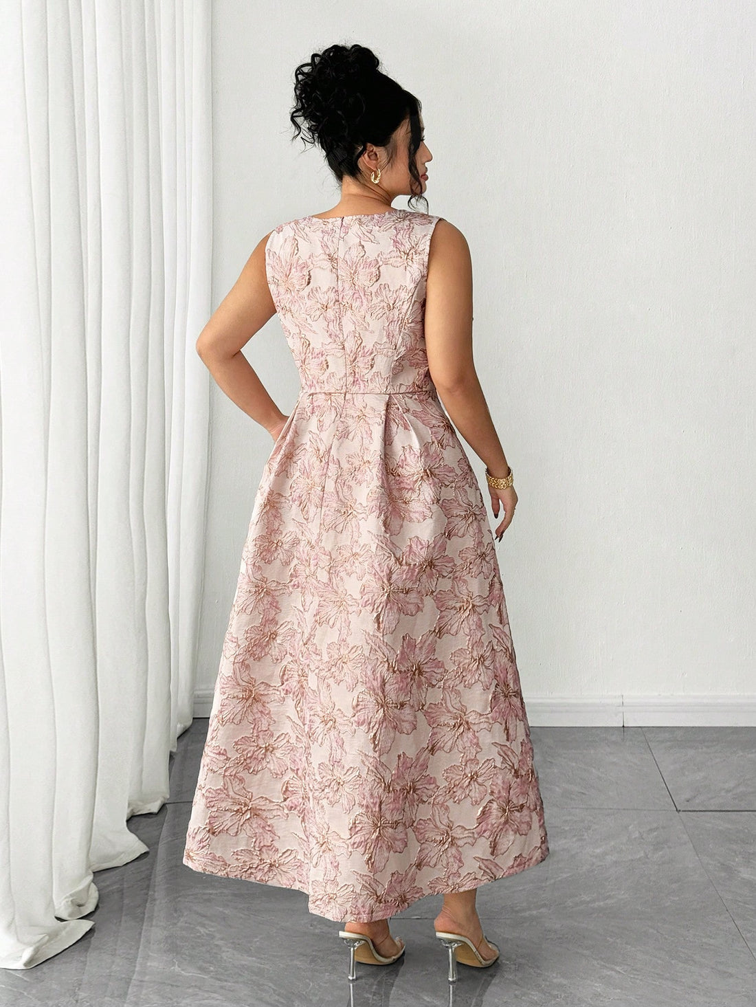 Step into timeless elegance with this stunning vintage pink jacquard sleeveless dress. The flattering flared silhouette celebrates your curves while the intricate jacquard fabric adds sophisticated texture and visual interest. Perfect for special occasions or elevated everyday wear, this plus-size piece combines retro charm with modern comfort. The sleeveless design keeps things breezy, while the classic cut ensures you'll reach for it season after season. Embrace your unique style and turn heads wherever y