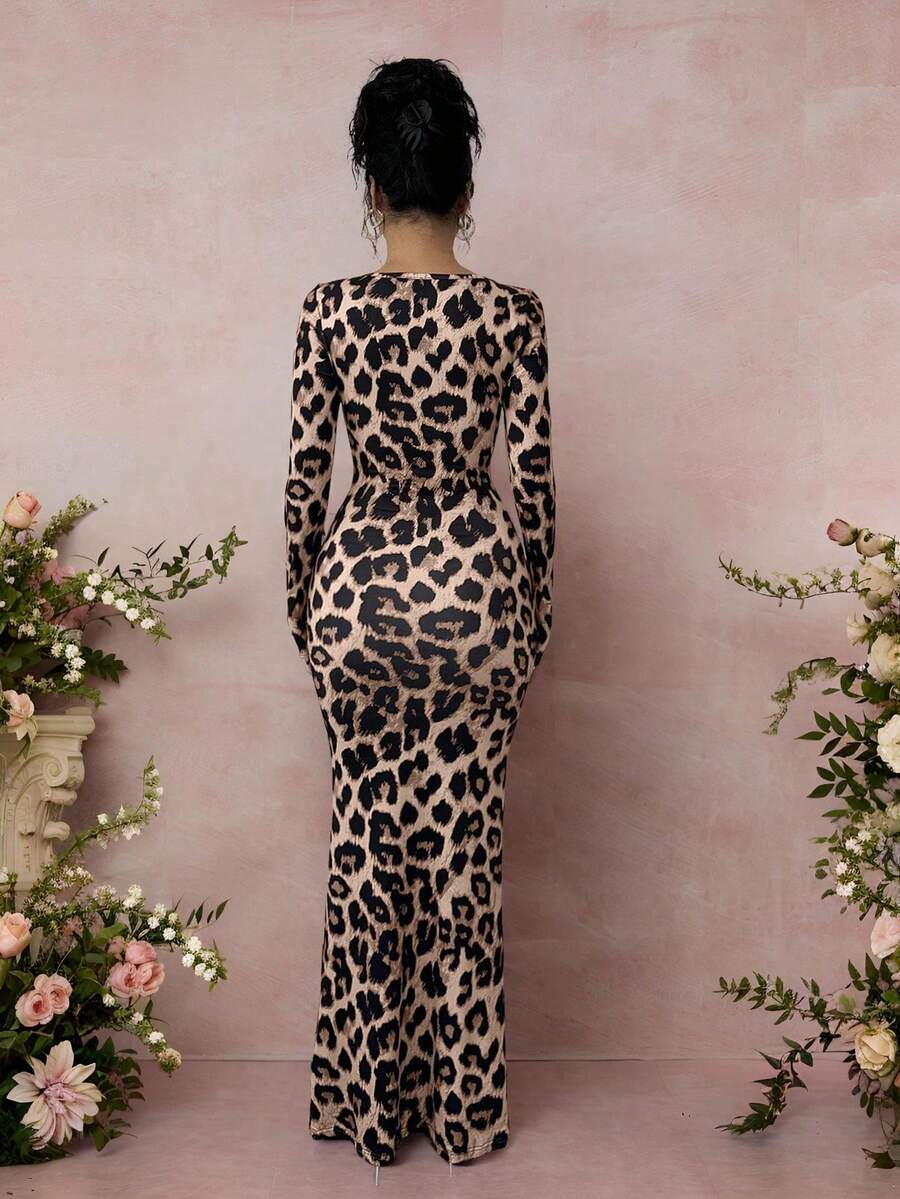 Unleash your wild side this season with our stunning leopard print bodycon dress—the ultimate piece for turning heads. Featuring a flattering ruched long sleeve design, this dress hugs your curves in all the right ways while keeping you cozy through autumn and winter. The classic leopard pattern adds instant edge and sophistication to any outfit, whether you're heading to brunch, a night out, or making a statement at the office. Versatile, chic, and undeniably fabulous, this dress is your new go-to for effo